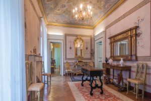 L’Agenzia Immobiliare Puzielli propone prestigioso piano nobile con affreschi in vendita nel cent (21)