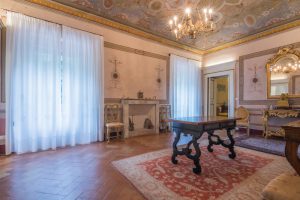 L’Agenzia Immobiliare Puzielli propone prestigioso piano nobile con affreschi in vendita nel cent (22)