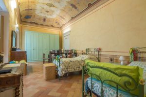 L’Agenzia Immobiliare Puzielli propone prestigioso piano nobile con affreschi in vendita nel cent (25)