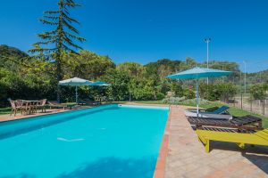L'Agenzia Immobiliare Puzielli propone Esclusiva proprietà con piscina in vendita nelle Marche