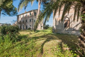 L'Agenzia Immobiliare puzielli propone prestigioso casale nobile in vendita nelle Marche