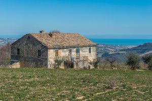 Casale vista mare in vendita a Monterubbiano nelle Marche
