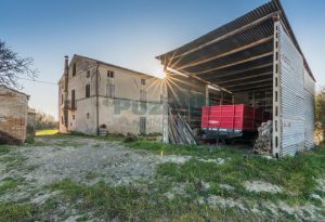 L’Agenzia Immobiliare Puzielli propone antico casale da ristrutturare con stupenda vista panorami (14)