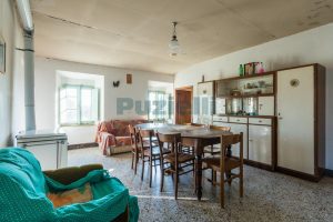 L’Agenzia Immobiliare Puzielli propone antico casale da ristrutturare con stupenda vista panorami (22)