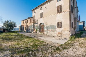 L’Agenzia Immobiliare Puzielli propone antico casale da ristrutturare con stupenda vista panorami (6)