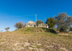 L’Agenzia Immobiliare Puzielli propone antico casale da ristrutturare con stupenda vista panorami (9)