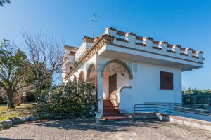 L’Agenzia Immobiliare Puzielli propone villa vista mare in vendita (17)