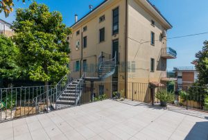 L’Agenzia Immobiliare Puzielli propone appartamento conte terrazzo (19)