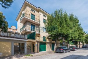 L’Agenzia Immobiliare Puzielli propone appartamento conte terrazzo (24)