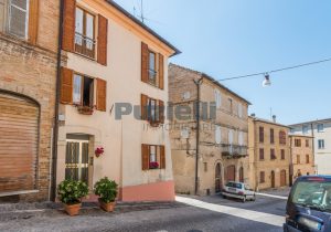 L’Agenzia Immobiliare Puzielli, propone casa in vendita nel centro storico di Fermo (23)