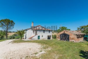 L’Agenzia Immobiliare Puzielli propone casa singola con vista panoramica in vendita a Montegranaro (12)