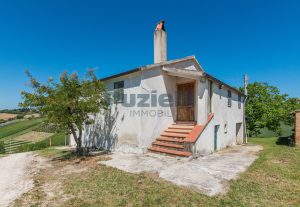 L’Agenzia Immobiliare Puzielli propone casa singola con vista panoramica in vendita a Montegranaro (14)