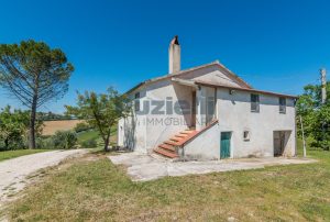 L’Agenzia Immobiliare Puzielli propone casa singola con vista panoramica in vendita a Montegranaro (15)