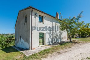 L’Agenzia Immobiliare Puzielli propone casa singola con vista panoramica in vendita a Montegranaro (19)