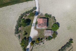 L’Agenzia Immobiliare Puzielli propone casa singola con vista panoramica in vendita a Montegranaro (2)