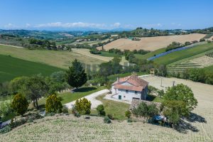 L’Agenzia Immobiliare Puzielli propone casa singola con vista panoramica in vendita a Montegranaro (6)