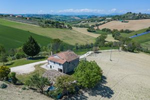 L’Agenzia Immobiliare Puzielli propone casa singola con vista panoramica in vendita a Montegranaro (7)