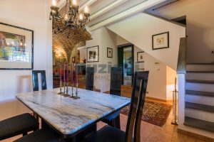 L’Agenzia Immobiliare Puzielli propone prestigioso casale ristrutturato in vendita a Ripatransone (24)