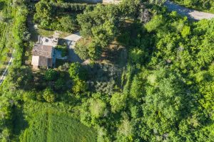 L’Agenzia Immobiliare Puzielli propone villa con parco in vendita vicino Ascoli Piceno nelle Marche (1)