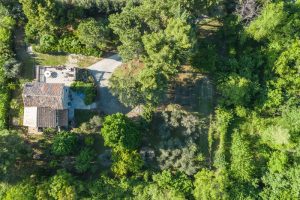 L’Agenzia Immobiliare Puzielli propone villa con parco in vendita vicino Ascoli Piceno nelle Marche (2)