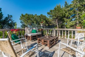 L’Agenzia Immobiliare Puzielli propone villa con parco in vendita vicino Ascoli Piceno nelle Marche (25)