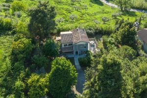 L’Agenzia Immobiliare Puzielli propone villa con parco in vendita vicino Ascoli Piceno nelle Marche (5)