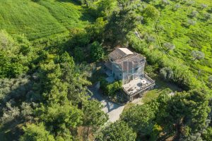 L’Agenzia Immobiliare Puzielli propone villa con parco in vendita vicino Ascoli Piceno nelle Marche (6)