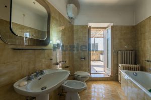 L’Agenzia Immobiliare Puzielli, propone casa con terrazzo in vendita nel centro storico di Fermo (16)