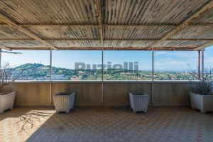 L’Agenzia Immobiliare Puzielli, propone casa con terrazzo in vendita nel centro storico di Fermo (19)