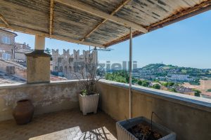 L’Agenzia Immobiliare Puzielli, propone casa con terrazzo in vendita nel centro storico di Fermo (20)