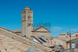L’Agenzia Immobiliare Puzielli, propone casa con terrazzo in vendita nel centro storico di Fermo (24)
