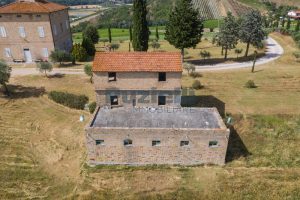 L’Agenzia Immobiliare Puzielli propone prestigiosa proprietà con terreno in vendita a Montalto delle Marche (13)