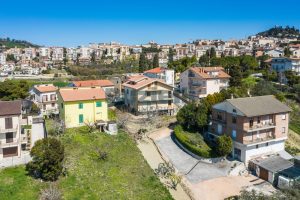 L’Agenzia Immobiliare Puzielli propone appartamento al grezzo su casa bifamiliare in vendita a Fermo (1)