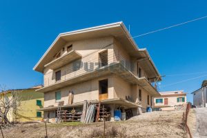 L’Agenzia Immobiliare Puzielli propone appartamento al grezzo su casa bifamiliare in vendita a Fermo (11)