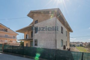 L’Agenzia Immobiliare Puzielli propone appartamento al grezzo su casa bifamiliare in vendita a Fermo (4)