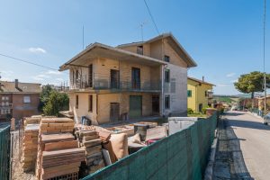 L’Agenzia Immobiliare Puzielli propone appartamento al grezzo su casa bifamiliare in vendita a Fermo (5)