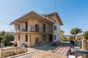 L’Agenzia Immobiliare Puzielli propone appartamento al grezzo su casa bifamiliare in vendita a Fermo (6)
