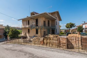 L’Agenzia Immobiliare Puzielli propone appartamento al grezzo su casa bifamiliare in vendita a Fermo (7)