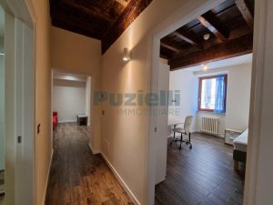L’Agenzia Immobiliare Puzielli propone appartamento ristrutturato nel centro storico di Fermo (33)