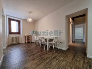 L’Agenzia Immobiliare Puzielli propone appartamento ristrutturato nel centro storico di Fermo (4)