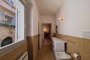 L’Agenzia Immobiliare Puzielli, propone bilocale in vendita nel centro storico di Fermo (1)