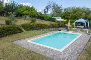 L’Agenzia Immobiliare Puzielli propone casale ad uso bed and breakfast con piscina (11)