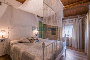 L’Agenzia Immobiliare Puzielli propone casale ad uso bed and breakfast con piscina (58)