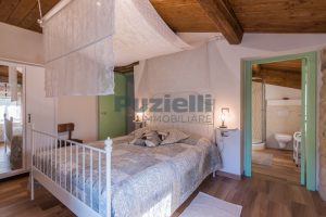 L’Agenzia Immobiliare Puzielli propone casale ad uso bed and breakfast con piscina (59)