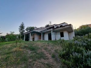 Villa bifamiliare con giardino e garage a Grottazzolina