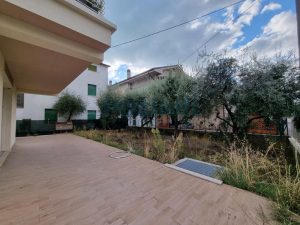 L’Agenzia Immobiliare Puzielli propone appartamento con giardino e garage a Porto San Giorgio (13)