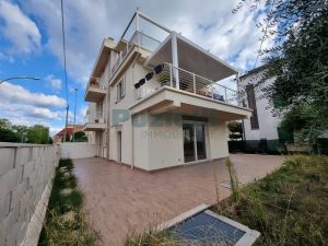 L’Agenzia Immobiliare Puzielli propone appartamento con giardino e garage a Porto San Giorgio (15)