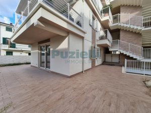 L’Agenzia Immobiliare Puzielli propone appartamento con giardino e garage a Porto San Giorgio (19)