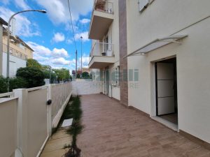 L’Agenzia Immobiliare Puzielli propone appartamento con giardino e garage a Porto San Giorgio (21)