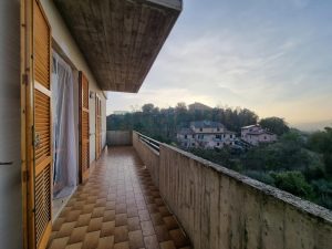L’Agenzia Immobiliare Puzielli propone appartamento con giardino privato a Grottazzoli (19)
